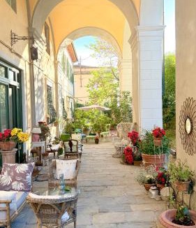 Vicopelago Bed & Breakfast | Villa La Dogana - B&B with a lovely garden - Private parking - Slow living in an old-fashioned historical home