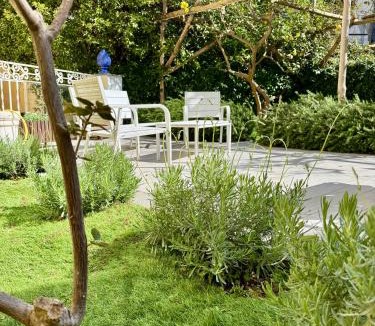 Meta Apartment | MARILISE - La maison blue private garden & terrace