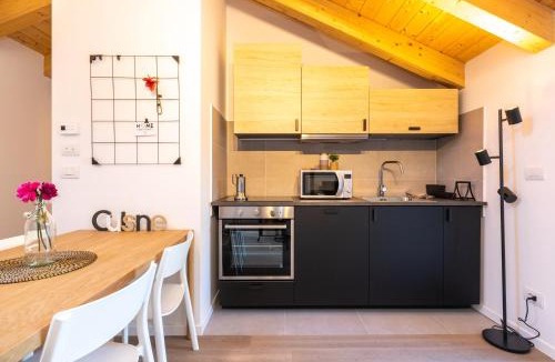 Giambellino Apartment | JOIVY Solari Tolstoj Apartments