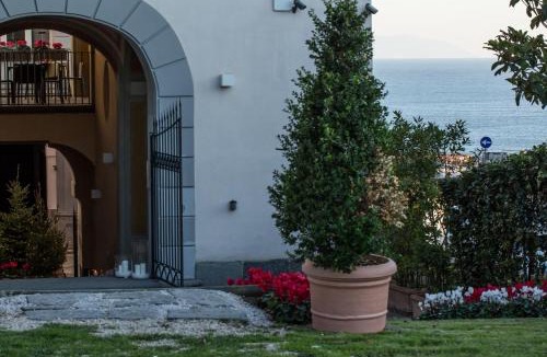 Pozzuoli Apartment | Villa Avellino Historic Residence