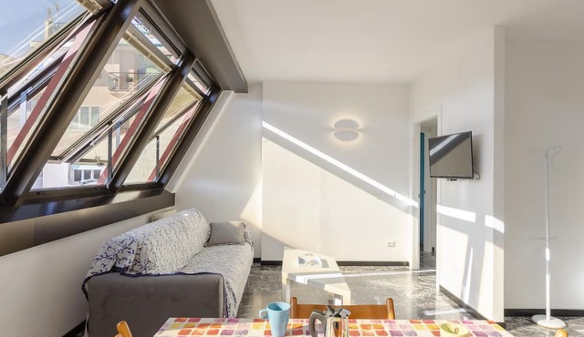 JOIVY Spacious Apt For 6, Near Train Station And Beach
