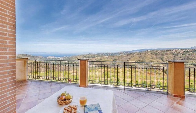 Holiday home with view and pool