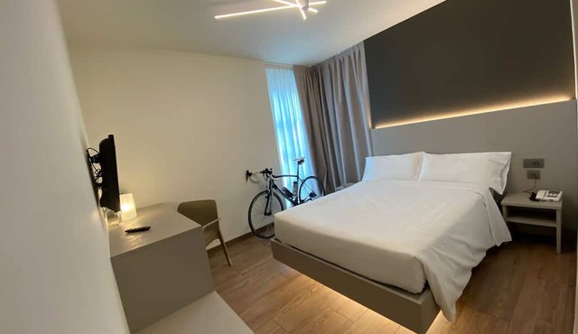 Fly Bike Hotel