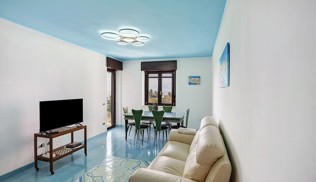 Holiday Apartment 'Casa Isabea' with Sea View, 2 Balconies, Garden & Wi-Fi