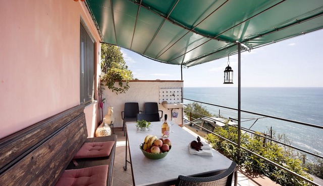 Apartment "Casa Gelsomino" with Sea View, Wi-Fi, Garden and Terrace