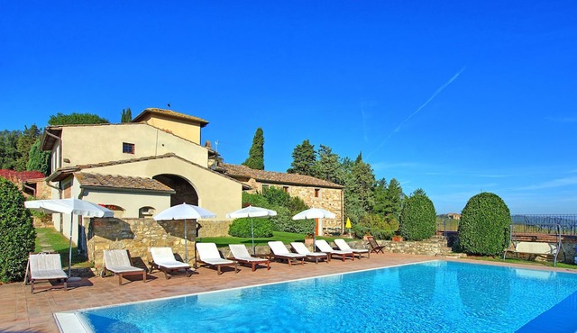 Lovely apartment for 4 people with A/C, WIFI, pool, TV and pets allowed, close to Greve In Chianti