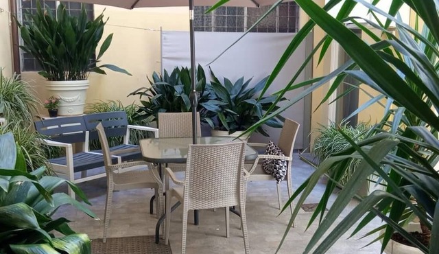 FLORENCE HISTORIC CENTER, APARTMENT WITH PRIVATE COURTYARD, WI-FI and AC