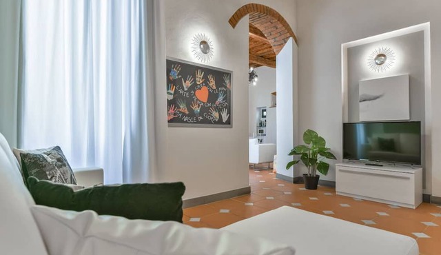 Brand New Stylish and Spacious 3 BR 3 BTH Apt w/made in Italy Furniture