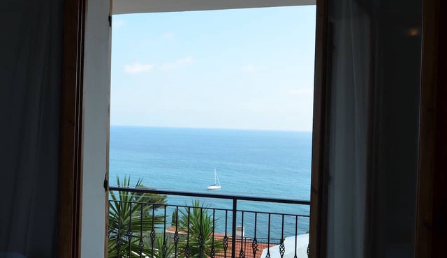 Bright apartment with wonderful terrace and fantastic sea view