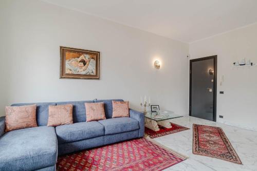 GuestHost - Sturla Cozy Flat with Private Parking