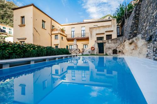 Amalfi Resort Rooms with pool