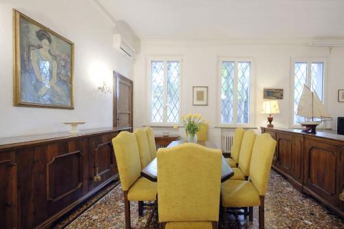 GuestHost - Certosa di Ferrara Wonderful Villa x12!